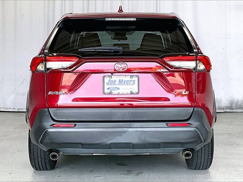 Used 2022 Toyota RAV4 LE FWD image 3