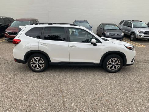 Used 2023 Subaru Forester Premium AWD/4WD image 3