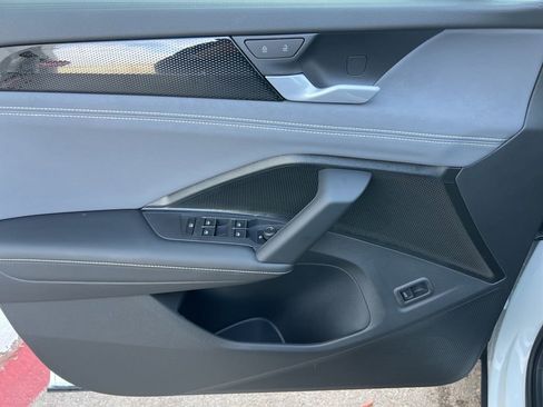 New 2026 Volkswagen Tiguan SE R-Line image 10