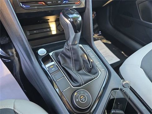 Used 2025 Volkswagen Taos SE w/ Panoramic Sunroof Package image 20