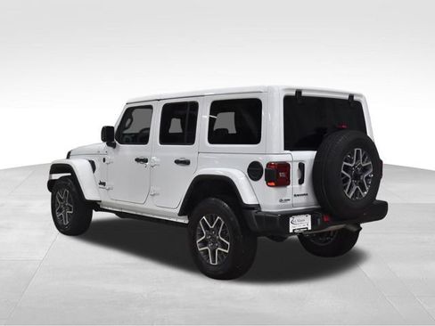 Used 2025 Jeep Wrangler Unlimited Sahara AWD/4WD image 7