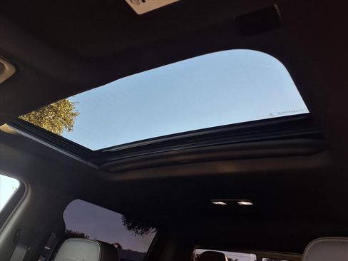 Used 2021 Chevrolet Silverado 1500 High Country w/ Technology Package image 11