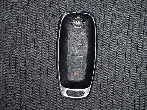 Used 2023 Nissan Rogue SV image 32