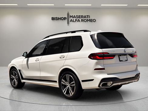 Used 2025 BMW X7 xDrive40i w/ M Sport Package AWD/4WD image 4