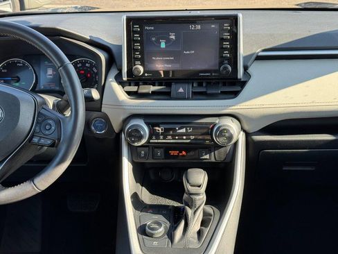 Used 2021 Toyota RAV4 XLE w/ Convenience Package image 13