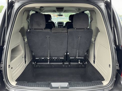 Used 2017 Dodge Grand Caravan SE FWD image 39