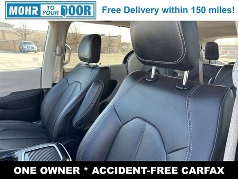 Used 2024 Chrysler Pacifica Touring-L image 9