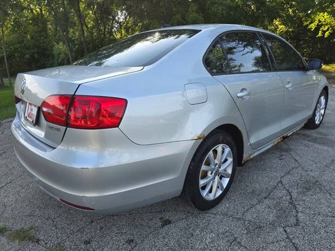 Used 2011 Volkswagen Jetta SE FWD image 4