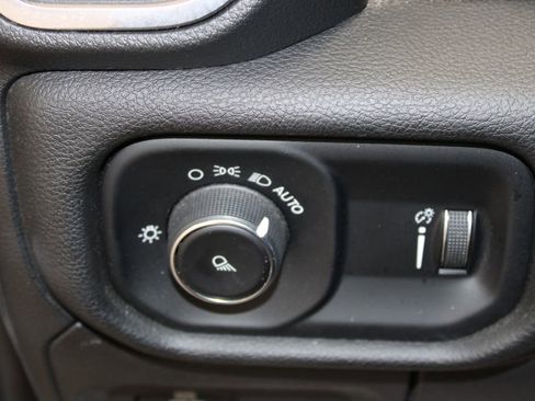 Used 2024 RAM 1500 Laramie image 37