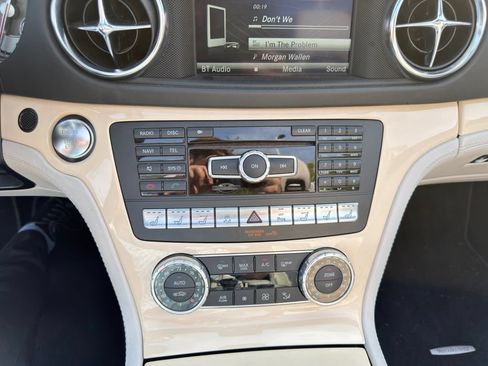 Used 2014 Mercedes-Benz SL 550 image 24