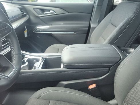 Used 2026 Chevrolet Traverse LT FWD image 9