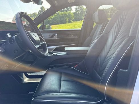 Used 2026 Cadillac Vistiq Platinum w/ LPO, Floor Liner Package AWD/4WD image 16