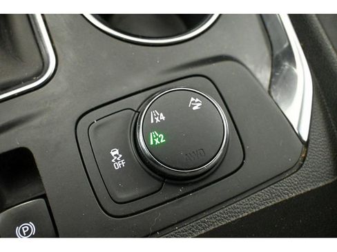 Used 2019 Chevrolet Traverse RS image 34