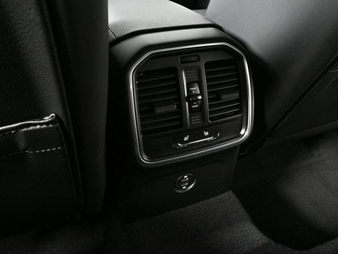 Certified 2026 Porsche Macan AWD/4WD image 22
