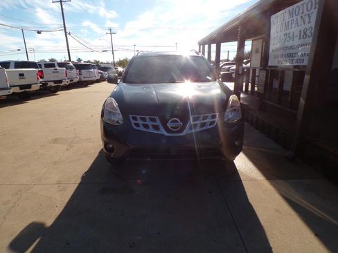 Used 2013 Nissan Rogue SV w/ Premium Pkg image 2