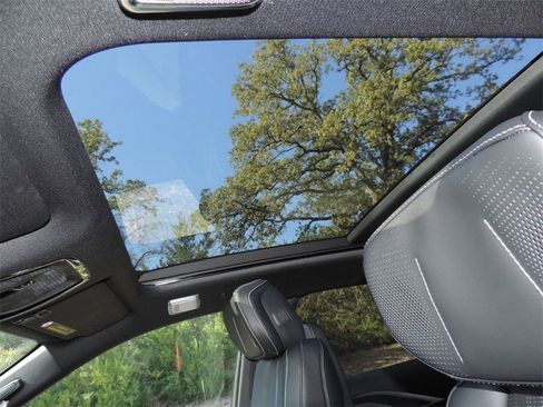 New 2026 Cadillac Lyriq Premium Luxury image 9