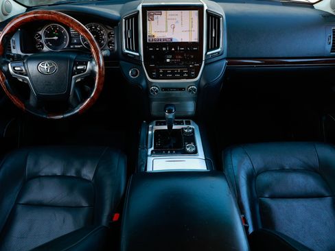 Used 2017 Toyota Land Cruiser image 2