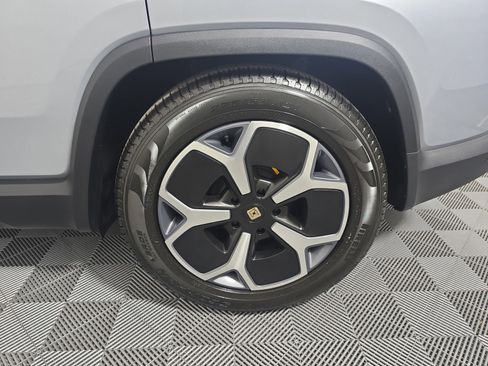 Used 2024 Rivian R1S Adventure AWD/4WD image 10