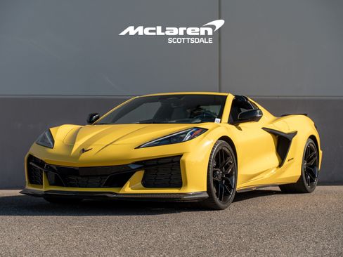 Used 2025 Chevrolet Corvette Z06 RWD image 3