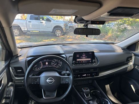 Used 2025 Nissan Rogue SV FWD image 35