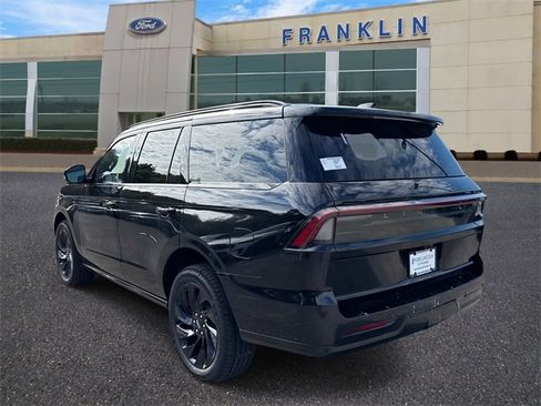 New 2025 Lincoln Navigator Reserve w/ Jet Appearance Package image 5