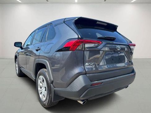 Used 2022 Toyota RAV4 LE image 5