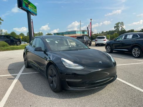Used 2021 Tesla Model 3 Standard Range Plus RWD image 3