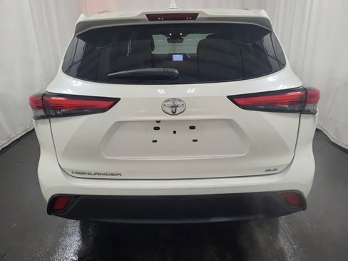 Used 2021 Toyota Highlander XLE image 4