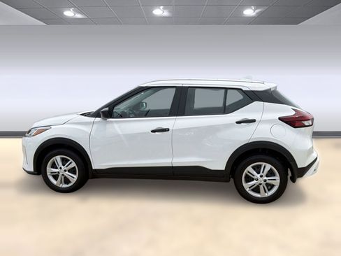 Used 2025 Nissan Kicks Play S FWD image 2