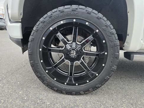 Used 2021 Chevrolet Silverado 1500 High Country w/ Technology Package image 11