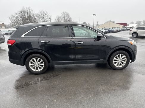 Used 2016 Kia Sorento LX w/ LX Convenience Package image 2