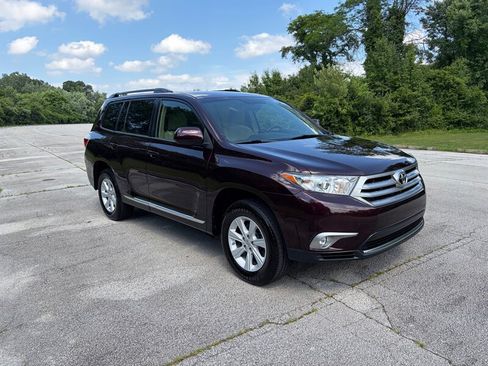 Used 2013 Toyota Highlander Plus AWD/4WD image 8