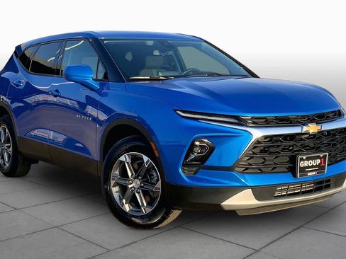 Used 2026 Chevrolet Blazer LT FWD image 3