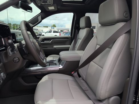 New 2026 Chevrolet Silverado 1500 LTZ w/ LTZ Premium Package AWD/4WD image 15