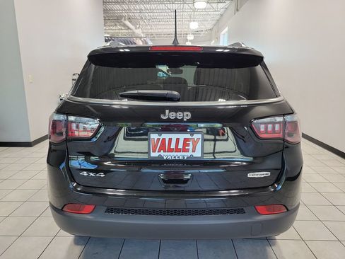 Used 2024 Jeep Compass Latitude AWD/4WD image 11