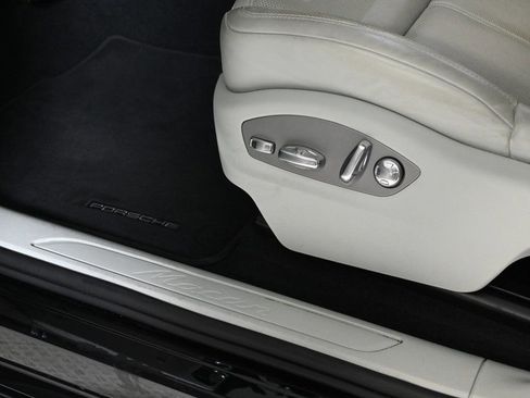 Certified 2024 Porsche Macan image 24