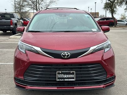 New 2026 Toyota Sienna LE