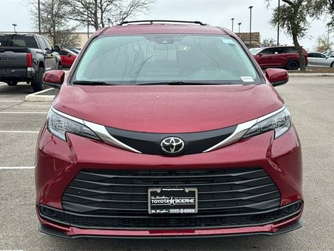 New 2026 Toyota Sienna LE image 2