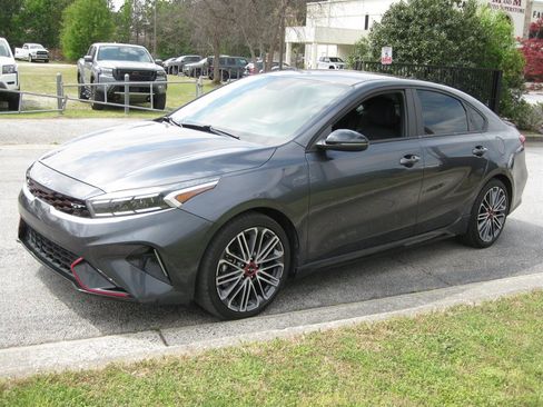 Used 2022 Kia Forte GT image 3