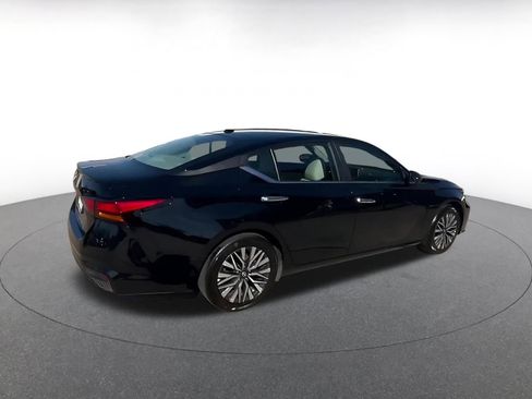 Used 2025 Nissan Altima 2.5 SV image 15