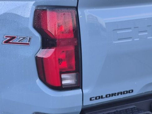 Used 2025 Chevrolet Colorado Z71 w/ Technology Package AWD/4WD image 28