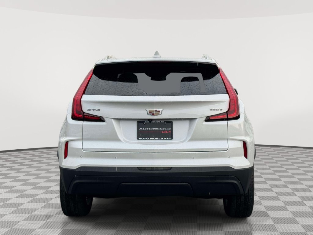 Used 2024 Cadillac XT4 Luxury w/ Cold Weather Package FWD image 6