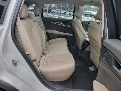 Used 2021 Lincoln Nautilus Reserve image 7