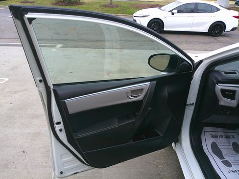 Used 2016 Toyota Corolla LE image 17