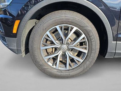 Used 2018 Volkswagen Tiguan SE w/ 3rd Row Seat Package image 25