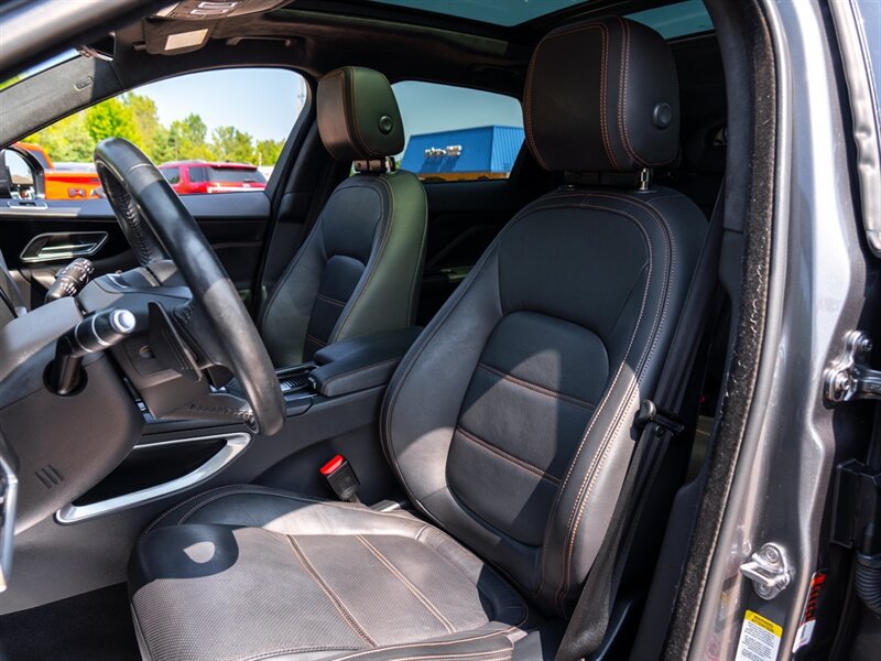 Used 2019 Jaguar F-PACE Prestige AWD/4WD image 17