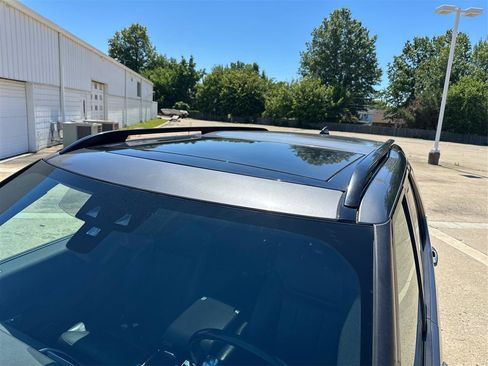 Used 2018 Land Rover Discovery HSE AWD/4WD image 12