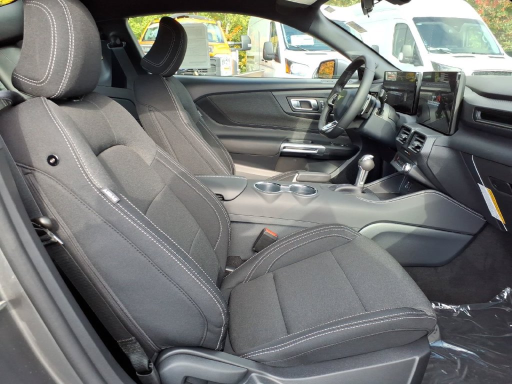 New 2026 Ford Mustang GT w/ GT Performance Package RWD image 8