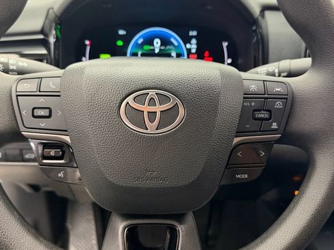 Used 2025 Toyota Camry LE FWD image 18