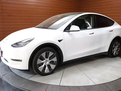 Used 2023 Tesla Model Y Long Range image 3